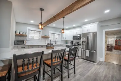 Image de Beautifully Restored 6br in the heart of Windham