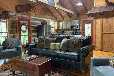 Image de $99 August MidWeek Sale+Cabin+HotTub+Pet+GR8Coffee+New Bath