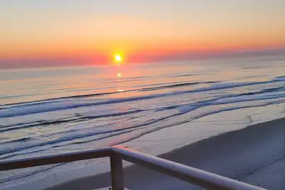 Image de Beachfront Sunrise Condo 3br/3ba - Blue Surf in Daytona Beach Shores