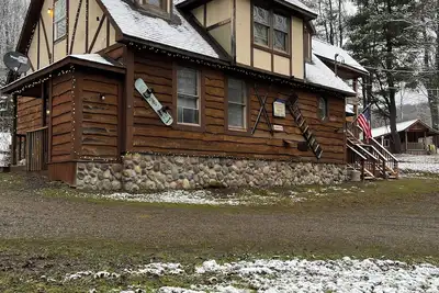 Beautiful & rustic 4 bdr Chalet made for memories!