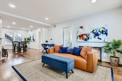 Image de Montrose Compound 15 Bed + 9 Bath Pet Friendly