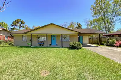Image de Sleeps 6 nr Gpt / Biloxi beaches Pet Friendly Fenced Back Yard Outdoor Kitchen