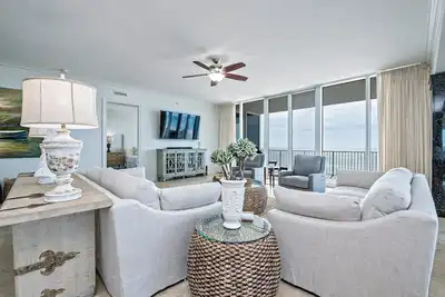 Image de Mediterranean 502 a 4 bedroom luxury condo next to the Flora-Bama by Prickett Properties