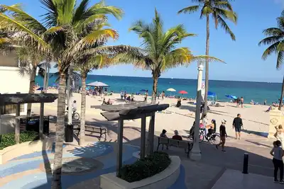 Image de Amazing Ocean Front 2-bdrm Apartment, right on the Hollywood Broadwalk!