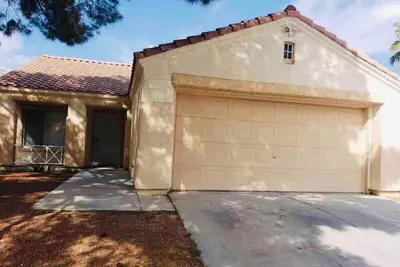Image de Covered pool - Single Family home - One Story