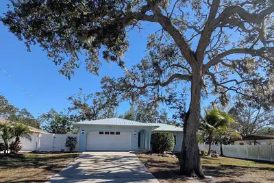 Image de Pinecraft Area Remodeled 3bdr/2bth Home