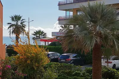 Image de Location studio 4 couchages, bord de mer centre ville Le Lavandou