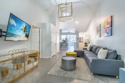 Image de “The Marilyn” Bonita Beach Luxury Condo | A 5-Star Stay Just 1 Mile From Ocean!