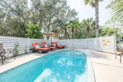 Image de Golf Cart & Private Pool | Kokomo Retreat