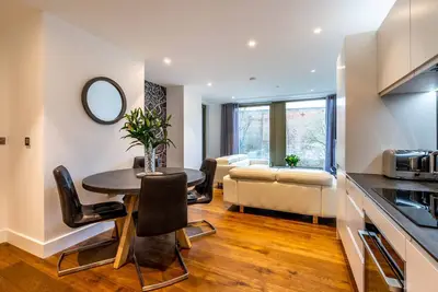 Image de A premium stay that sleeps 5 guests  in 2 bedrooms
