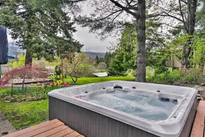 Image de ‘The Fusion’ Retreat on 4 Acres: Hike On-Site!