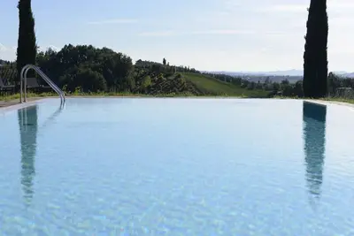 Image de Maison de vacances avec piscine avec bain à bulles et piscine pour enfants
