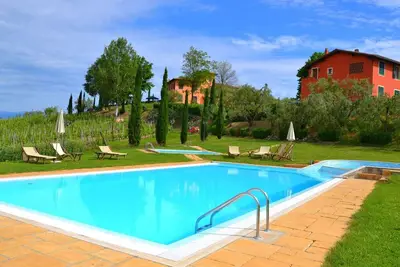 Image de Maison de vacances avec piscine avec bain à bulles et piscine pour enfants