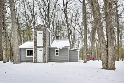 Image de Remote Michigan Retreat on 10 Acres w/ Grill!