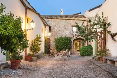Charming house with shared pool - Don Carlo