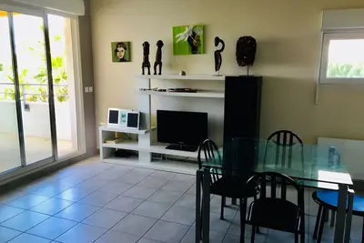 70m² avec Terrasse, 2 Chambres et Piscine à Sète