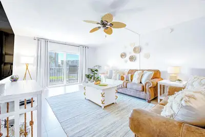 Image de Gorgeous Cocoa Beach Getaway w/ Pool, Tennis & Steps from the Pier!