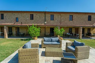 Image de Flat with private veranda, shared pool, quiet location for a relaxing holiday, sl 4