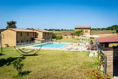 Image de Flat with private veranda, shared pool, quiet location for a relaxing holiday, sl 4