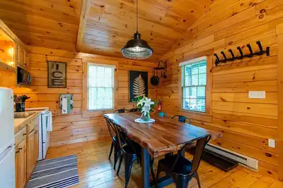 Image de Cozy 2-Bedroom Cabin - 10 Minutes to Camden!
