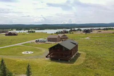 Image de Kabino: HotTub AirHockey 3 Living Rooms 7 bedrooms BoatLaunch Reservoir Atv/Snowmobile trails WiFi