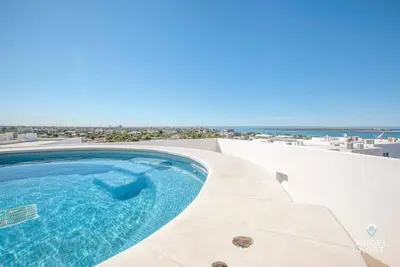 Image de Spectacular Ocean View Condo| Wi-Fi | Pool Onsite!