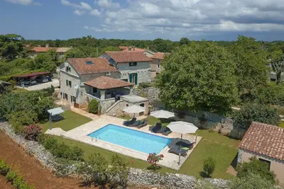 Image de Maison de vacances Svetvinčenat pour 1 - 8 personnes avec 3 chambres à coucher - Maison de vacances