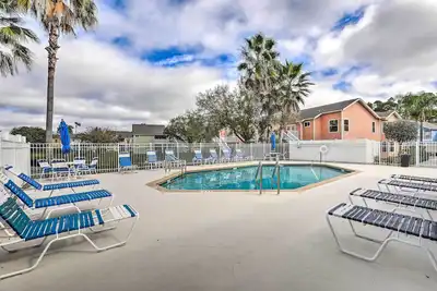 Image de < 8 Mi to Disney: Getaway w/ Deck in Kissimmee!