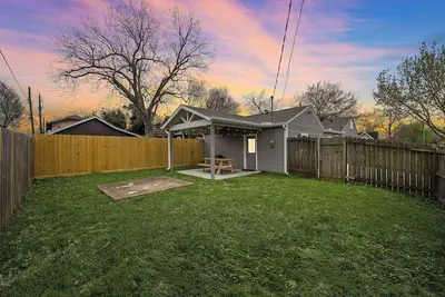 Image de Baytown Private Studio Apartment covered patio Sleeps 4 by the bay, skate park,