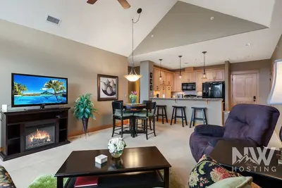 Image de Riverstone Village—Gorgeous Top-Floor Condo, Modern Kitchen, & Community Bbq Area!