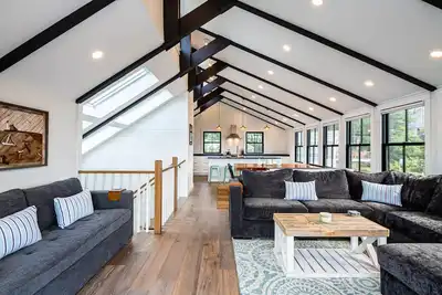Image de Bay Haven - Newly Renovated Home on Fisher Beach w/ water views and Ac