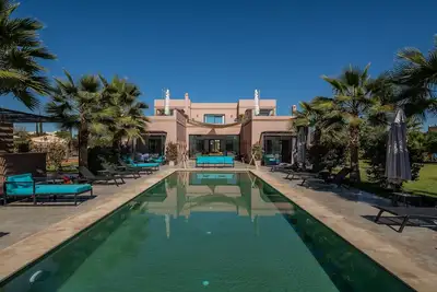 Image de Les Iris, Villa avec piscine privée chauffée, spa, tennis (5ch. \/ 10 pers)