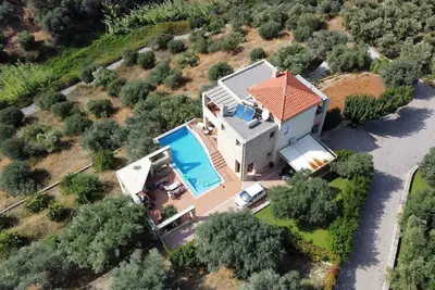 Image de Unique villa with amazing mountain and breathtaking sea view.