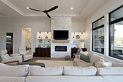 Image de Brand new home! 7 Bedrooms, 7 bath, private pool