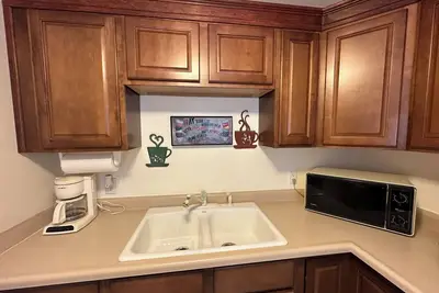 Image de Cheerful Country Cottage with free parking on premise!