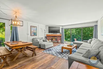 Image de Modern Lake Geneva Retreat