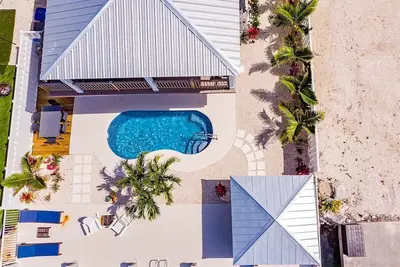 Image de Seas the Day ~ Spacious Waterfront Pool Home, 50` Dock!