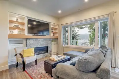 Image de Seaside Serenity: Your 1-Bedroom Escape in Brentwood Bay