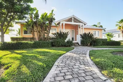 Image de Beautiful Beach Front Villa in Resort World Bimini Bahamas\n\n