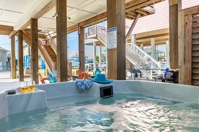 Image de Hot Tub + Firepit! Elevator, Dogs ok - Summer Deals!
