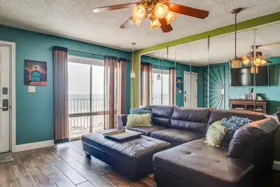 Image de Av42-Luxury Ocean Front Paradise - 2 Bed/2Bath with Pool