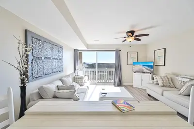 Image de Great Ocean View Condo! \nSleeps 5, Short walk through the dunes to the Beach!