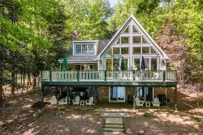Image de New! Quiet Retreat: Lakefront, Ski Area, Hot Tub, Pool Table!