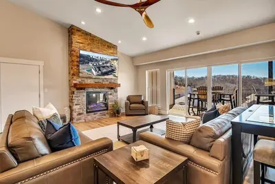 Image de Lake View! Indoor and Outdoor Pool!