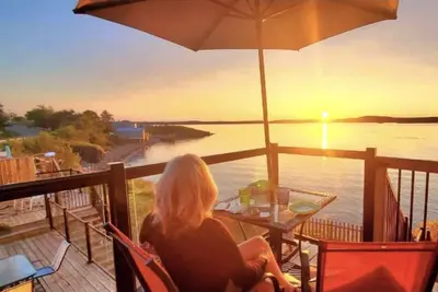 Image de Brand New Oceanfront Sunset Suite in Wilson’s Beach