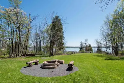 Image de Easy Street Getaway: Wine Trail Cabin Retreat - 1/4 Mile from Cayuga Lake