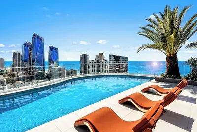 Image de Broadbeach Deluxe 2-Bedroom w/ Rooftop Pool & Gym