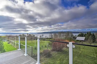 Image de Breathtaking Port Ludlow Home w/ Deck & Yard