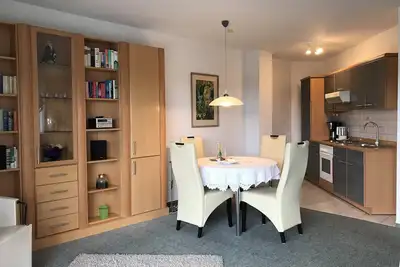 Image de Bright apartment (68 sqm) for up to 4 people with terrace and view over the Saale valley