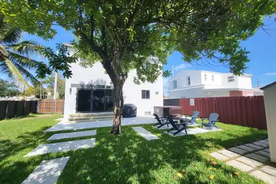 Epicenter of Miami. Bright & spacious entire home with huge backyard